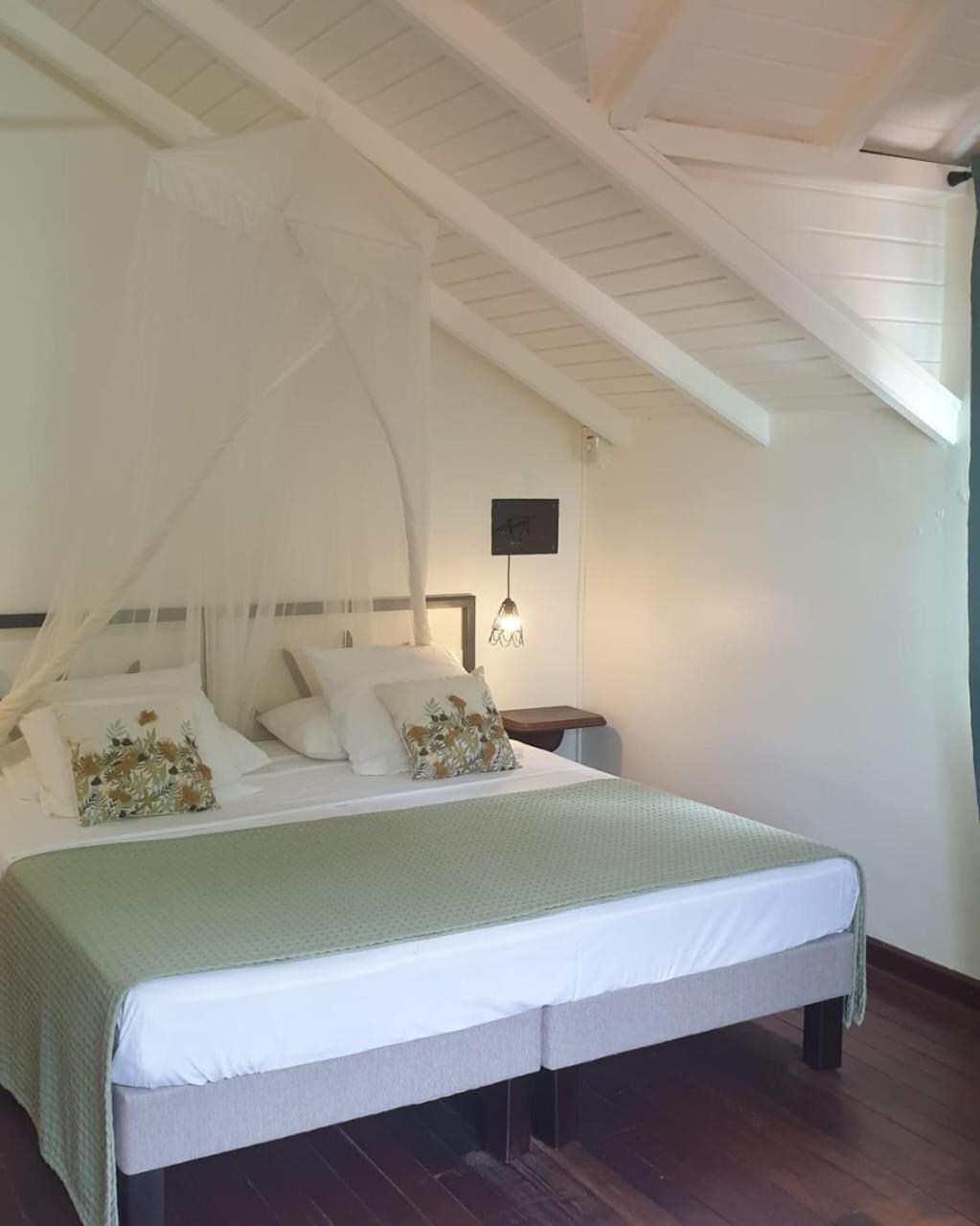Caraib'Bay Hotel Deshaies Bagian luar foto