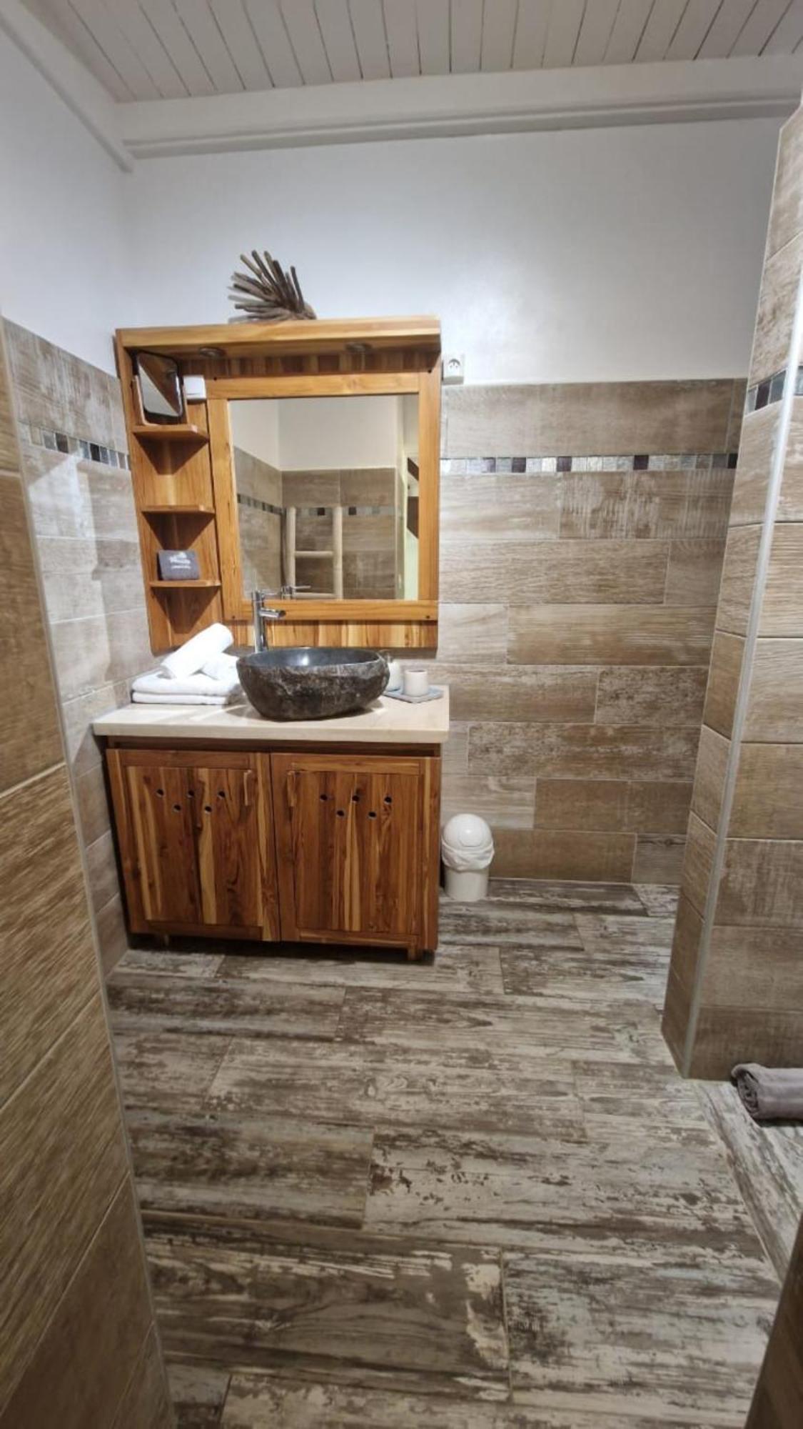 Caraib'Bay Hotel Deshaies Bagian luar foto
