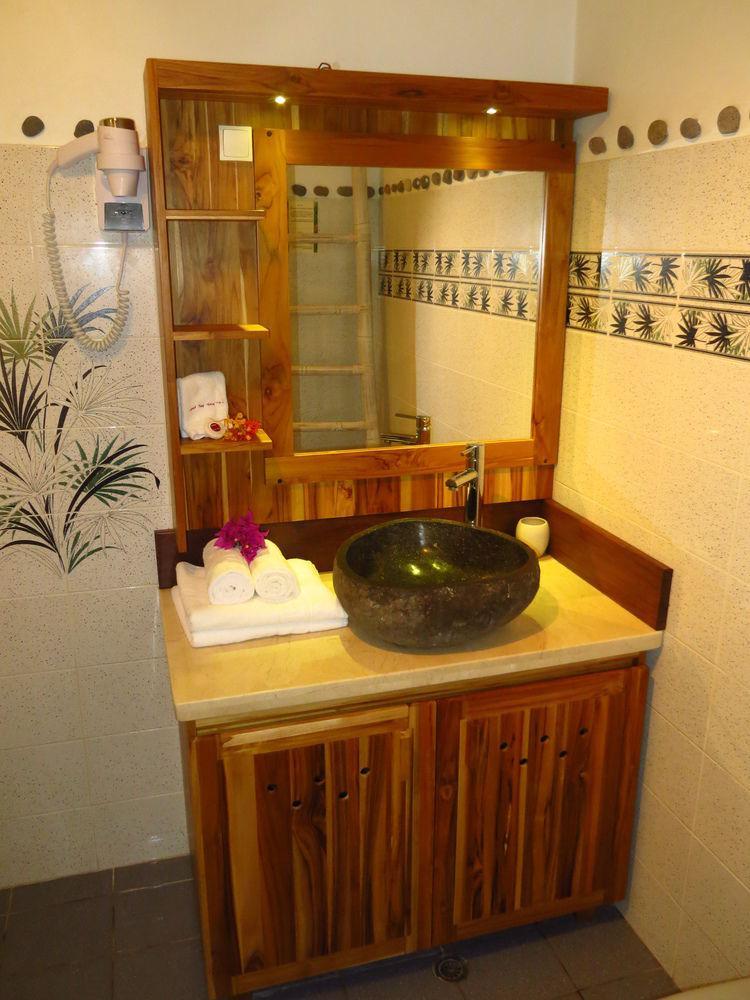 Caraib'Bay Hotel Deshaies Bagian luar foto