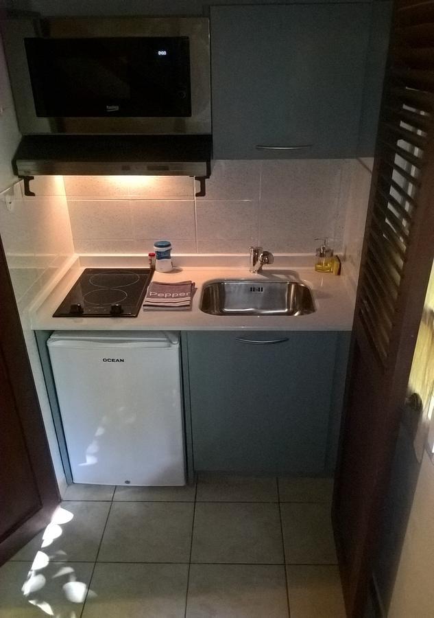 Caraib'Bay Hotel Deshaies Bagian luar foto